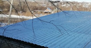 Демонтаж поликарбоната с крыши в Южно-Сахалинске - услуги по доступной цене от 634 рублей