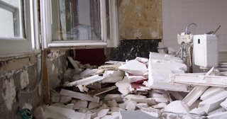 Демонтаж хрущевки в Южно-Сахалинске - удаление старых полов и стен по выгодной цене от 1795 рублей.